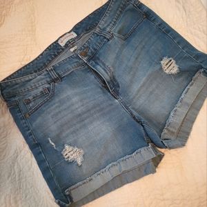 Distressed Short with Cuffed Fray Hem